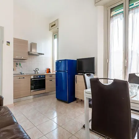 Апартаменты Cosy Close To Iulm *