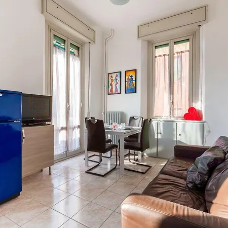 Апартаменты Cosy Close To Iulm