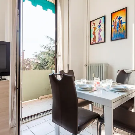 Cosy Close To Iulm Апартаменты Милан